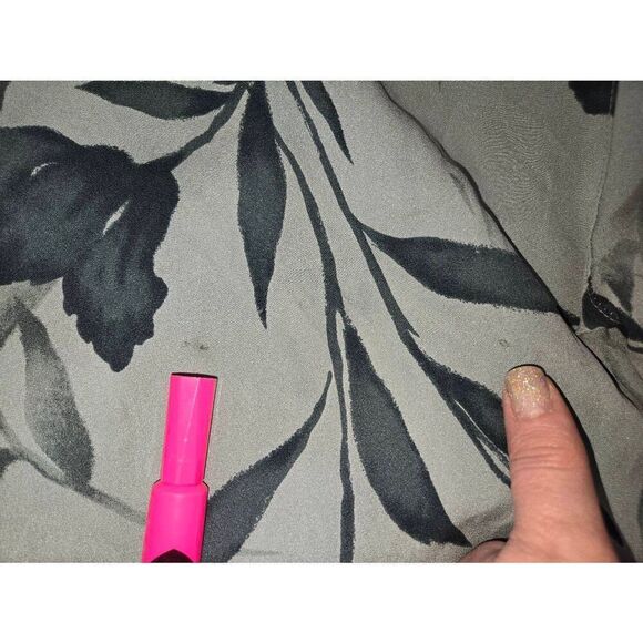 Jones New York Womens Size 8 Green Floral 100% Silk Blouse - Picture 5 of 5